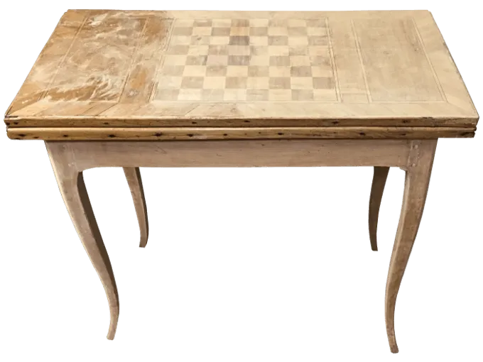 Avant restauration. Table à jeux d'époque Louis XV Avant restauration. Restauration à Paris - Vincennes d'une table à jeux d'époque Louis XV