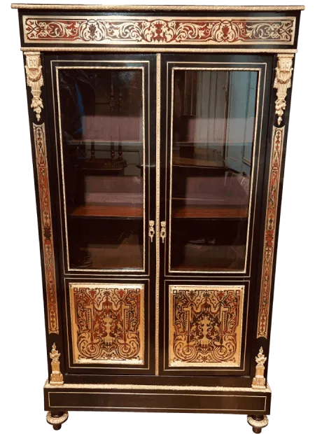 Après restauration. Vitrine d'époque Napoléon III Après restauration. Restauration à Paris - Vincennes d'une vitrine d'époque Napoléon III